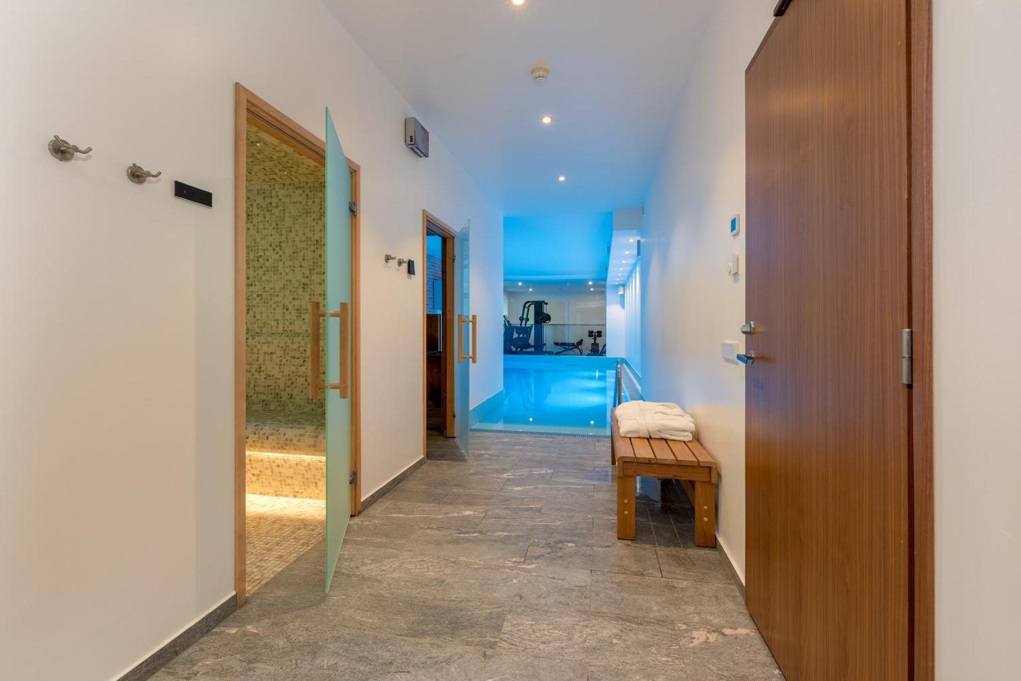 The Manor Sports & Spa Torva Exterior photo