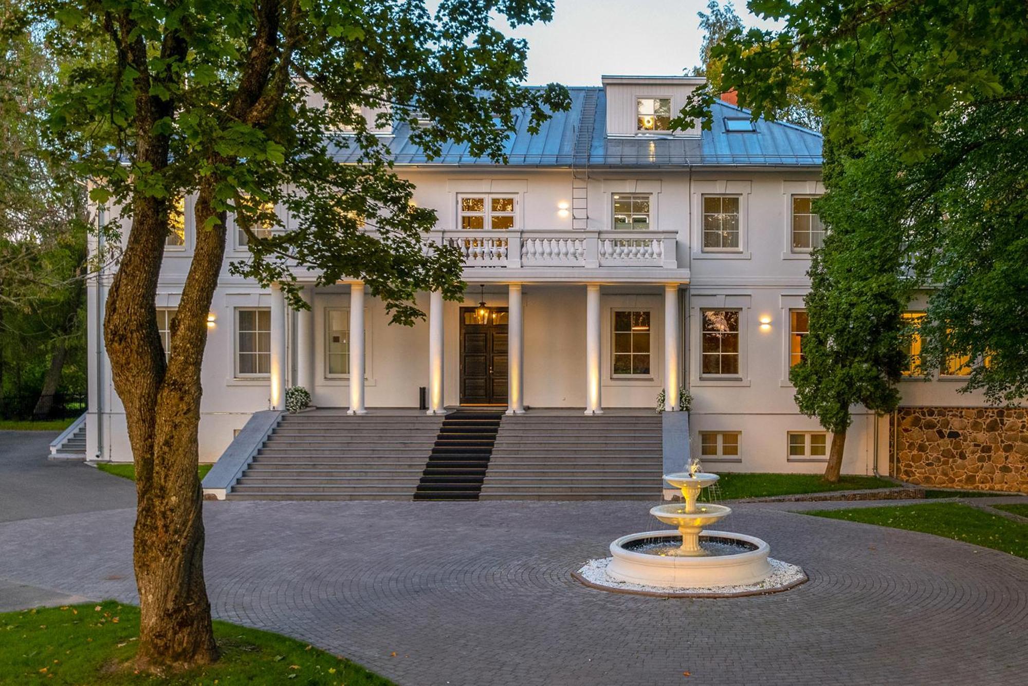 The Manor Sports & Spa Torva Exterior photo