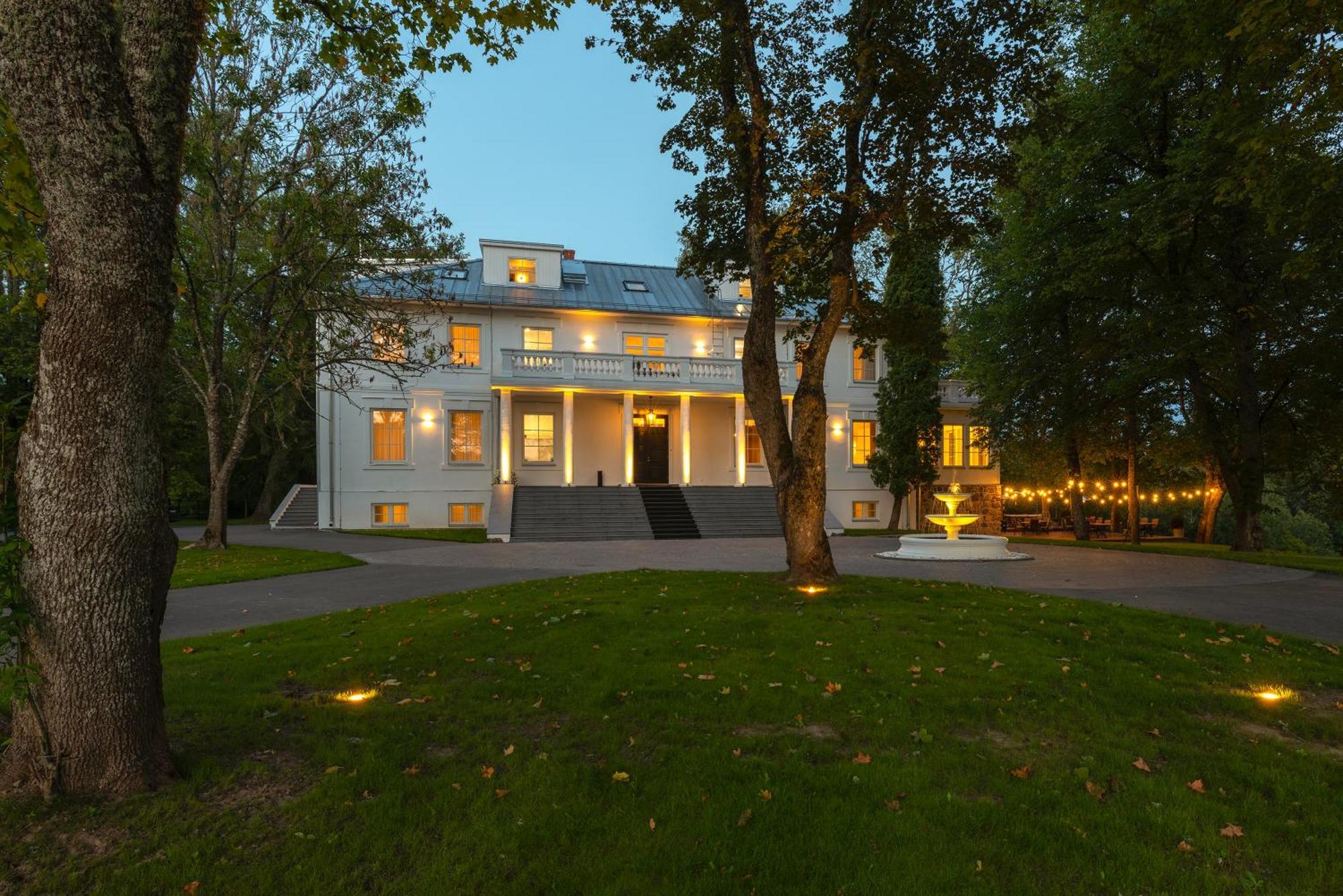 The Manor Sports & Spa Torva Exterior photo